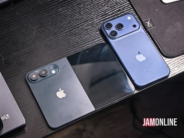 苹果首款阔折叠9月登场!iPhone Ultra最新外观图出炉