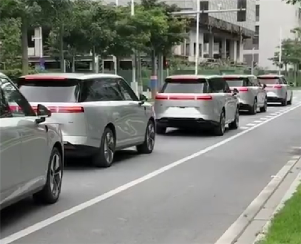 何小鹏:目标到明年下半年 广州Robotaxi业务实现单车盈亏平衡