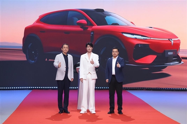 全球首款科技FUV!岚图追光S 30.99万正式预售:杨洋当场下订成001号车主