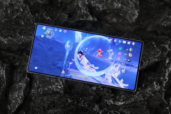 2351481 红魔 11S Pro+:别人卷颜值,它把游戏手机焊死在性能天花板