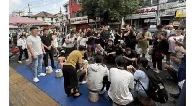 640-122 徐洁云回应雷军过早被指摆拍:没有真相只有情绪和角度,少点阴暗
