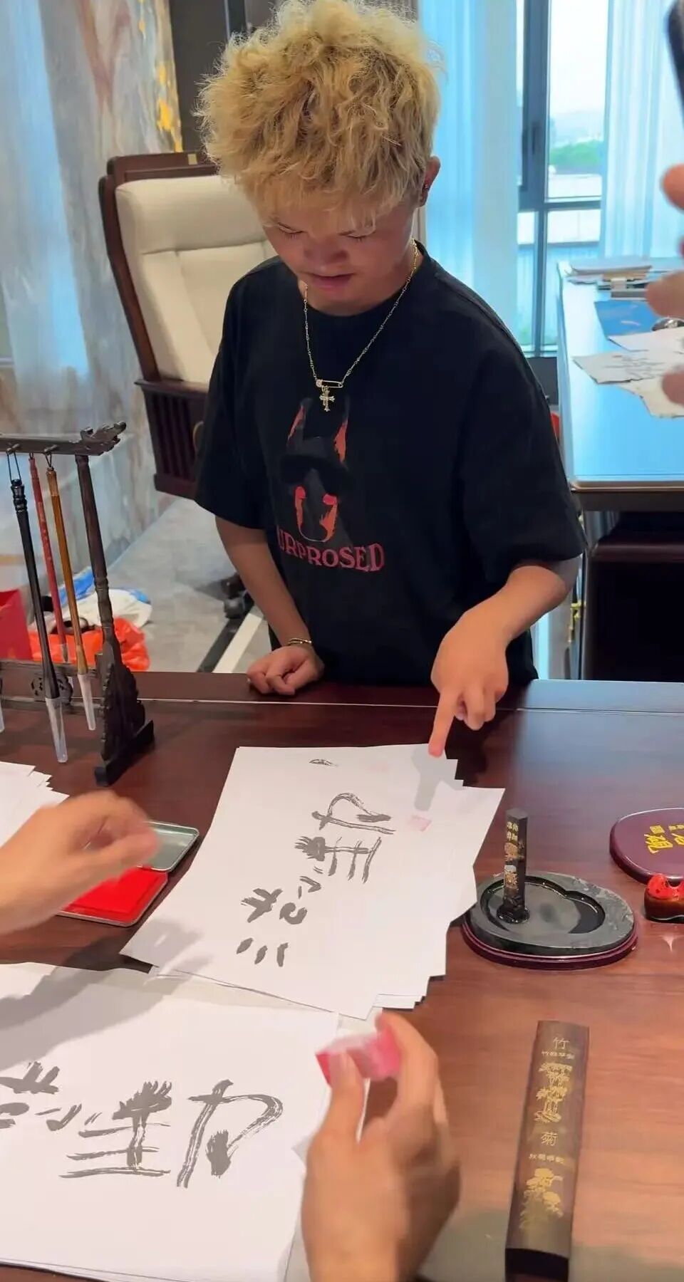 640-82 小马云直播狂赚60万,卖的是他写的字