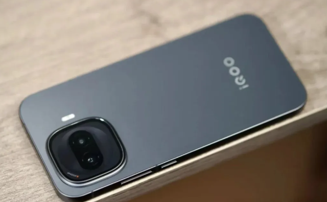 7a6c3e90975343d76eb028dc4be28d65 618价格“触底”的五款手机,史上最强阵容