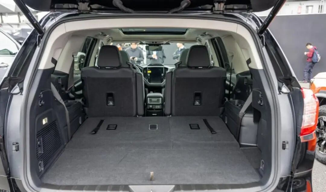640-50 27.4 万的斯巴鲁八座 SUV,8月24日已开售