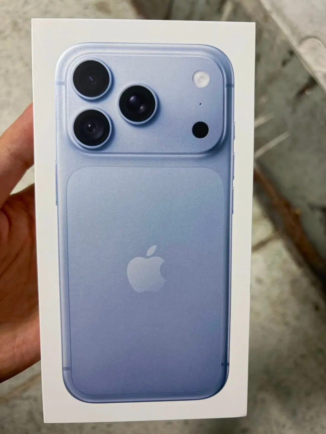 640-75 万元档新 iPhone 首发 WMCM 技术来了,iPhone Ultra 主板曝光!