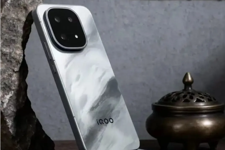 1845520d3e7e16553f22475703179b64 5款当前别着急买的手机,性价比都在等降价