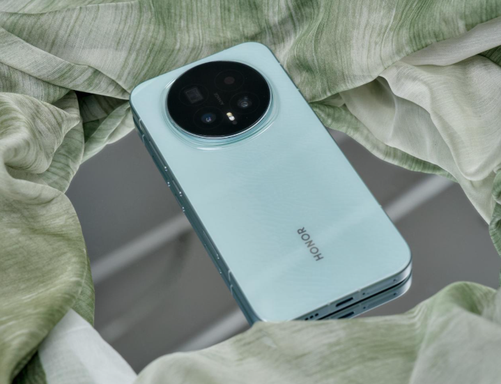640-36 新机:荣耀直接给小屏塞上 8000mAh