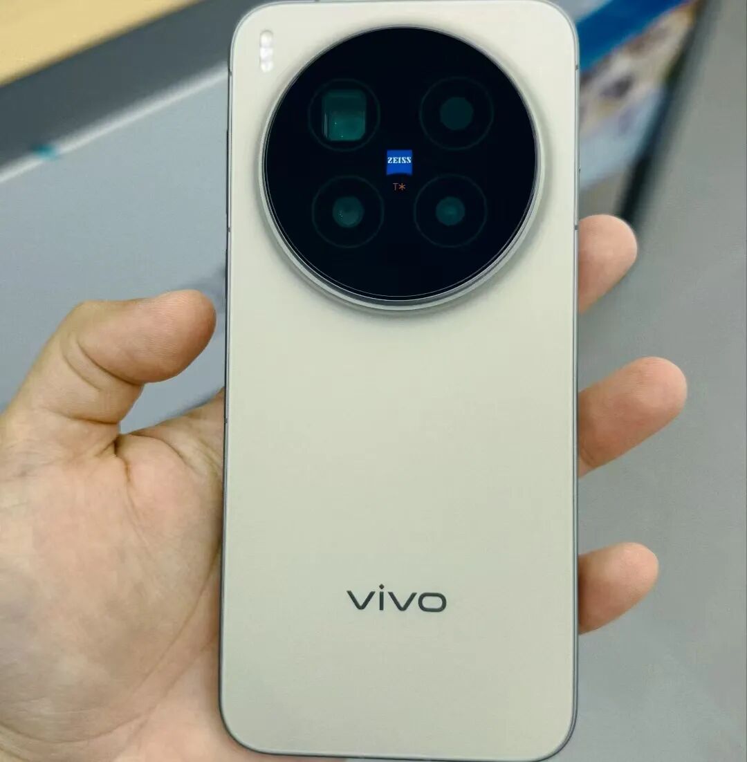 640-46 存储芯片涨价杀疯!2026 年,能捡漏的 16+512GB 手机只剩这三台